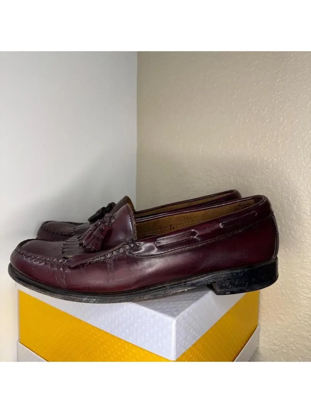 🍷 G.H. Bass & Co. Tassel Loafers – Men’s Size 9 🍷